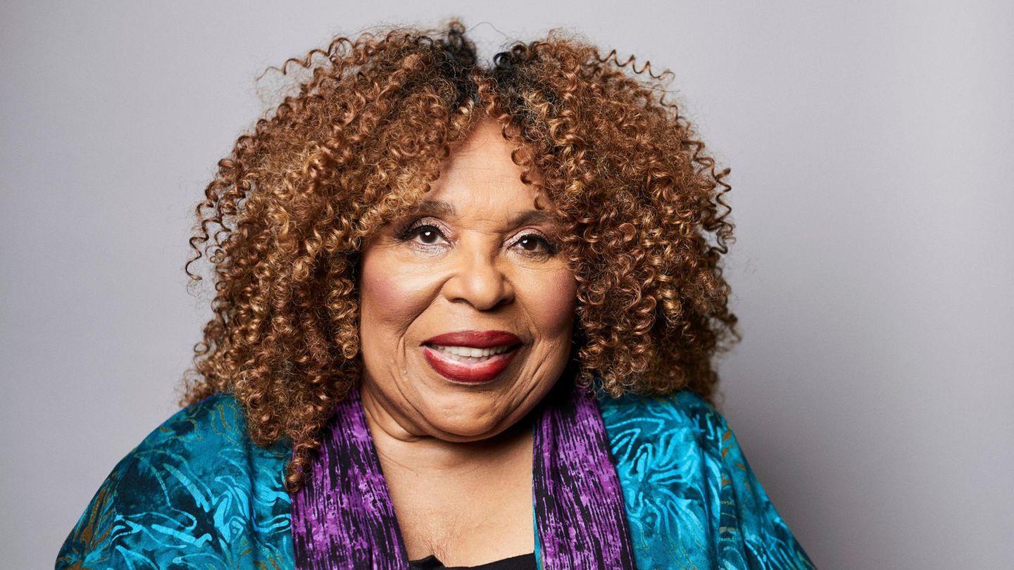 Roberta Flack Die US-amerikanische Sängerin und Pianistin starb im Alter von 88 Jahren am 24. Februar in New York an einem Herz-Stillstand. Die 1937 in North Carolina geborene Flack hatte ihre größten Erfolge in den 1970er-Jahren mit Hits wie "The First Time Ever I Saw Your Face" und "Killing Me Softly With His Song". Sie gewann mehrfach den Grammy