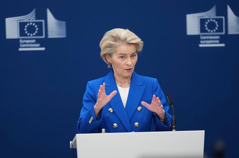 Kommissionspräsidentin Ursula von der Leyen: Sie spricht von "Technologieoffenheit" in der Autoindustrie und hofiert damit die ewig Gestrigen