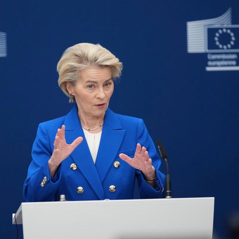 Kommissionspräsidentin Ursula von der Leyen: Sie spricht von "Technologieoffenheit" in der Autoindustrie und hofiert damit die ewig Gestrigen