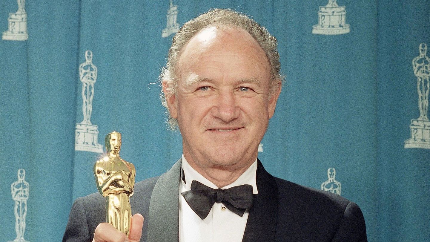 Gene Hackman Der Schauspieler wurde am 26. Februar zusammen mit seiner Ehefrau Betsy Arakawa, 65, in deren Wohnhaus in Santa Fe tot aufgefunden. Ihre Leichen hätten dort Behörden zufolge schon mehrere Tage oder Wochen gelegen. Hackman galt als einer der bedeutendsten Schauspieler seiner Generation. Der zweifache Oscar-Preisträger war unter anderem durch Filme wie "French Connection", "The Conversation" und "Erbarmungslos" berühmt geworden. In den frühen 2000er Jahren zog er sich aus Hollywood zurück. Er wurde 94 Jahre alt