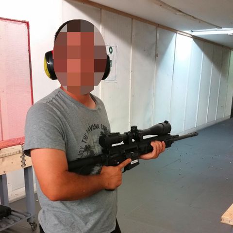 Mannheim-Tatverdächtiger Alexander S. mit einem Sturmgewehr