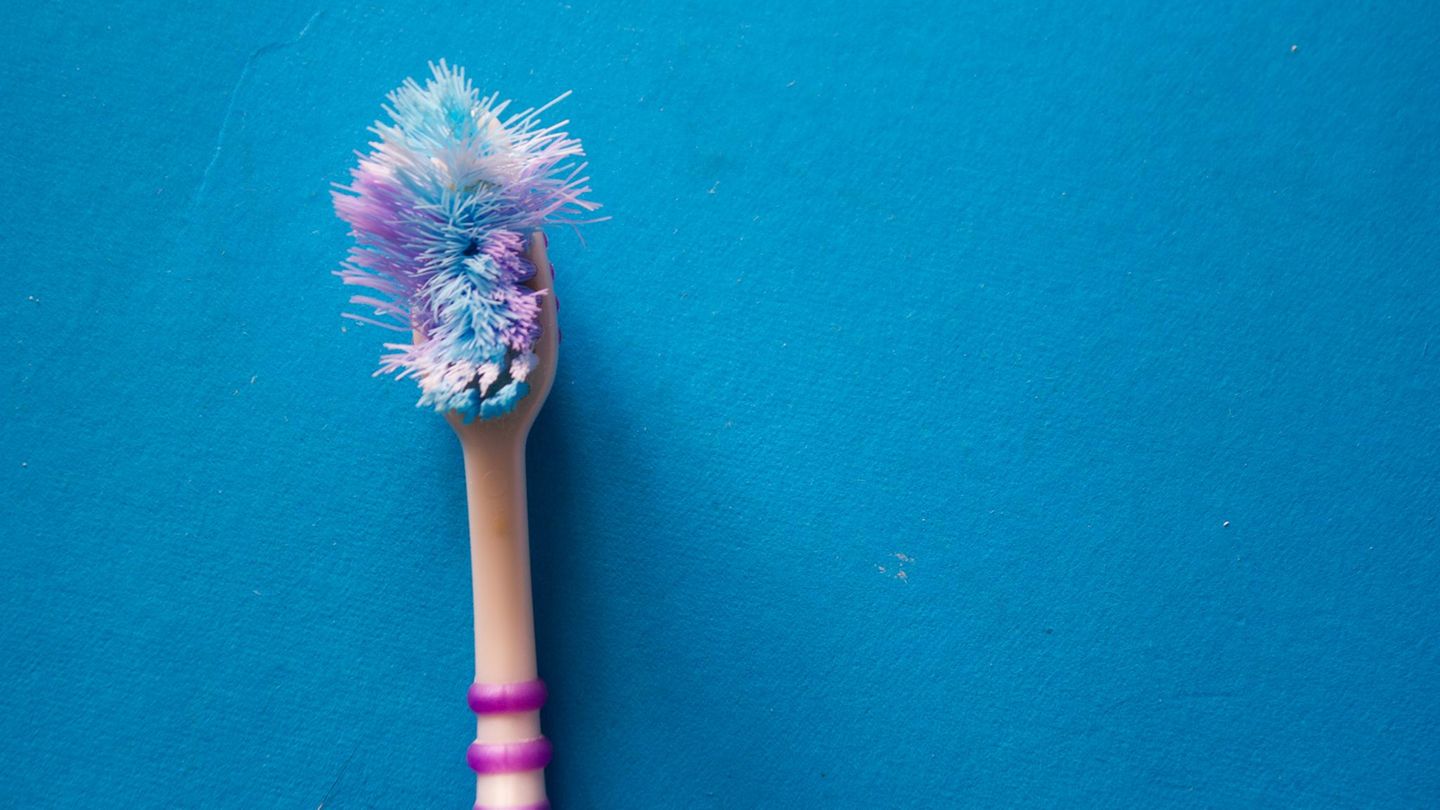 Germs: used toothbrush Germs: used toothbrush