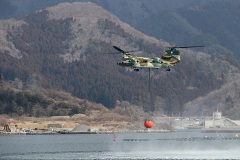 Kampf gegen Waldbrand in Japan