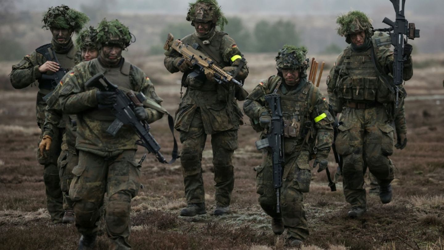 Soldaten bei Übung