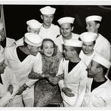 Marlene Dietrich mit Sodaten