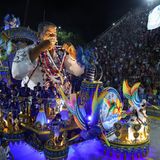 Karneval in Rio de Janeiro: Karnevalswagen der Beija-Flor de Nilopolis zieht durch die Straßen