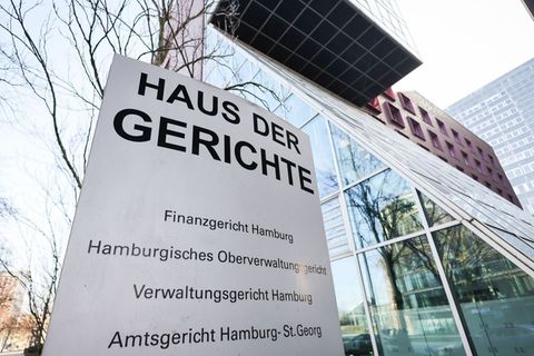 Asylrecht: Das Hamburger Verwaltungsgericht, vor dem die Iranerin Roza M. klagt. Foto © Christian Charisius/dpa