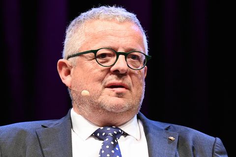 Sieht keine verfassungsrechtliche Hürde für Lockerung der Schuldenbremse: Peter Michael Huber