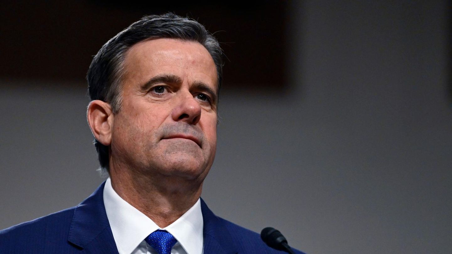 Ukraine: CIA-Chef John Ratcliffe steht an einem Rednerpult