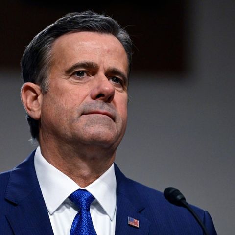 Ukraine: CIA-Chef John Ratcliffe steht an einem Rednerpult