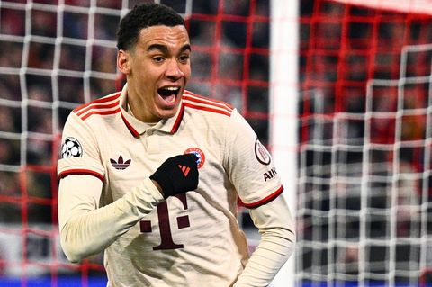 Jamal Musiala vom FC Bayern München bejubelt ein Tor