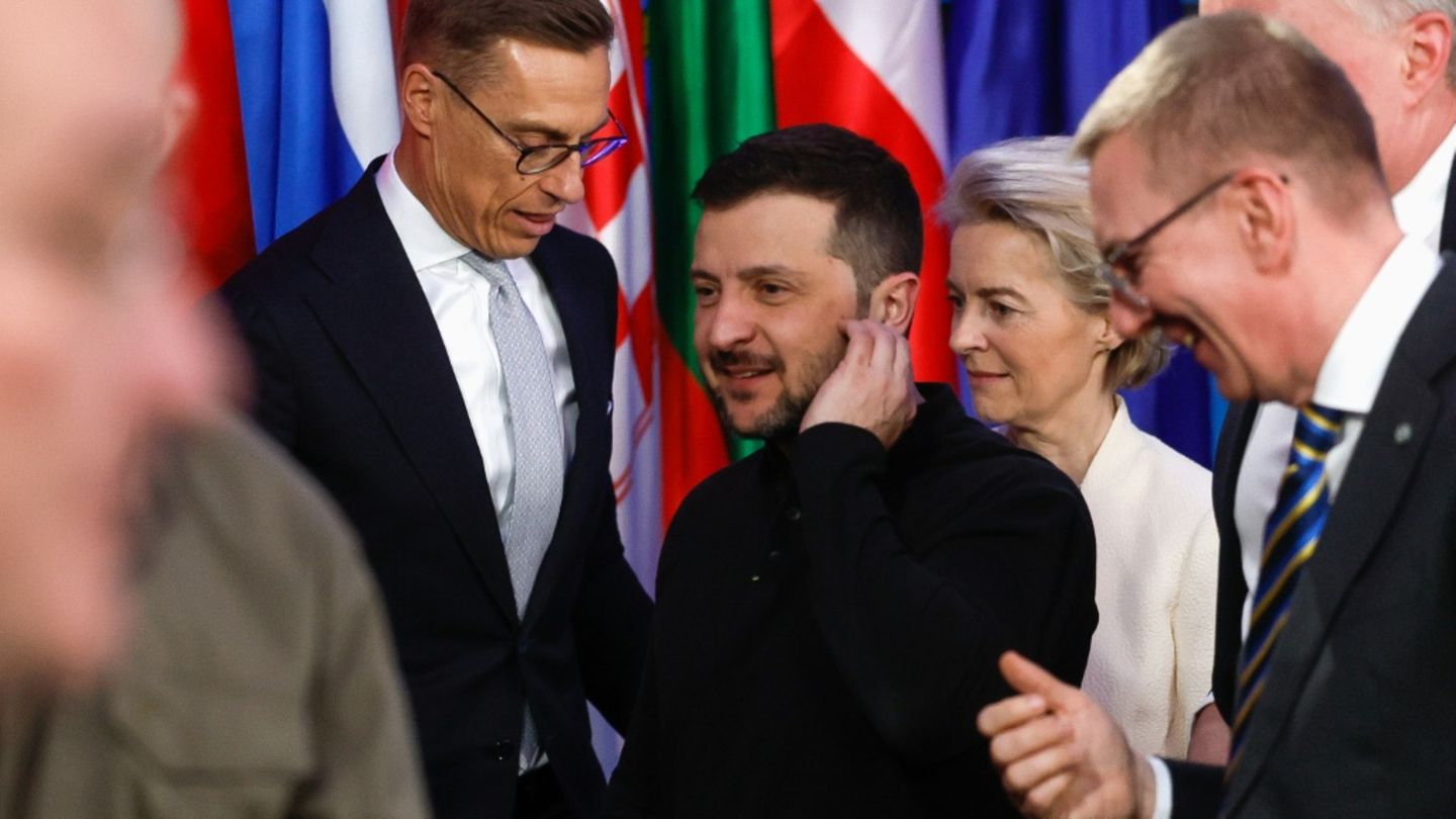 Selenskyj (Mi.) und von der Leyen in Kiew am 24. Februar