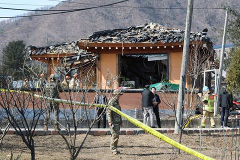 Ein beschädigtes Haus nach dem versehentlichen Bombenangriff in Südkorea