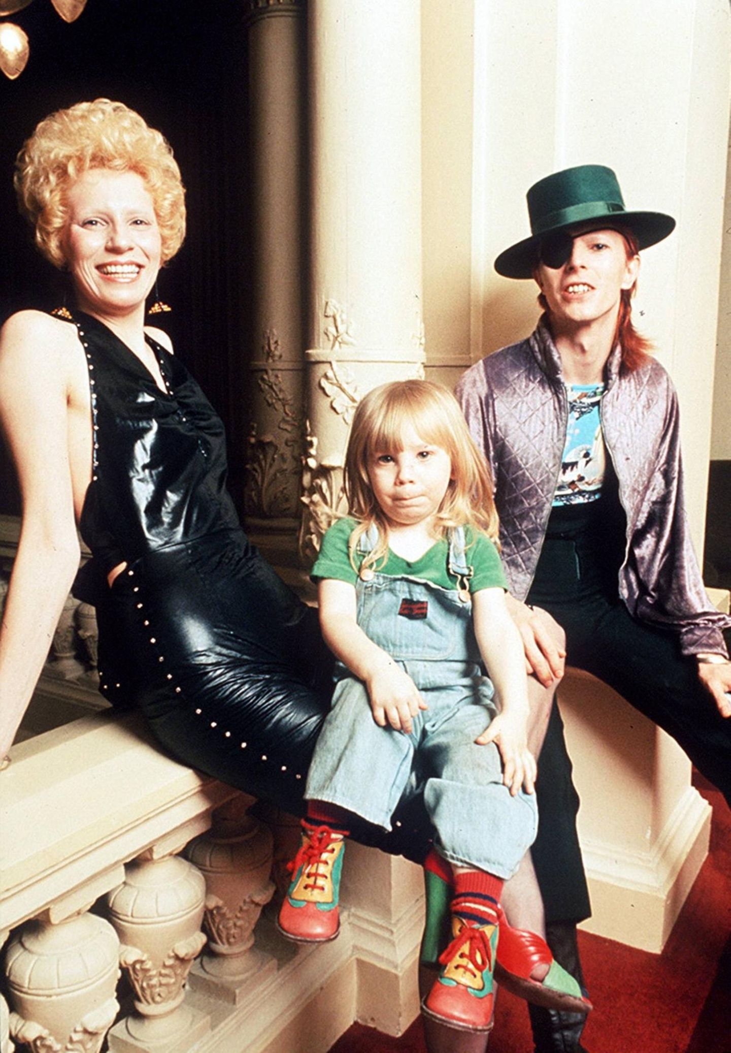 David Bowie mit Ehefrau Angela und Sohn Zowie, drei,