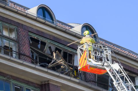 Mehrere Fenster sind bei Continental durch die Explosion gesplittert