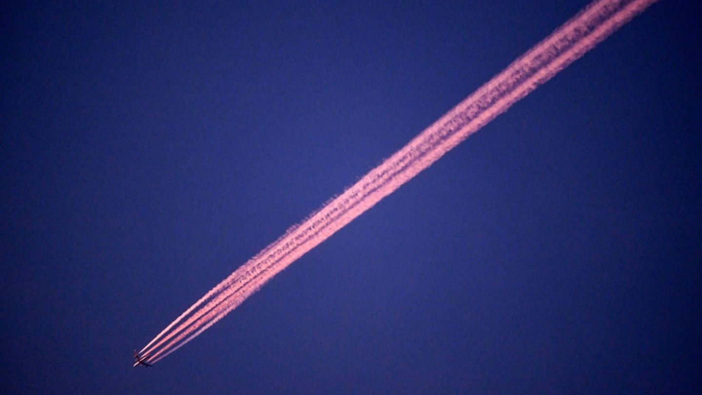 Flugzeug am Himmel