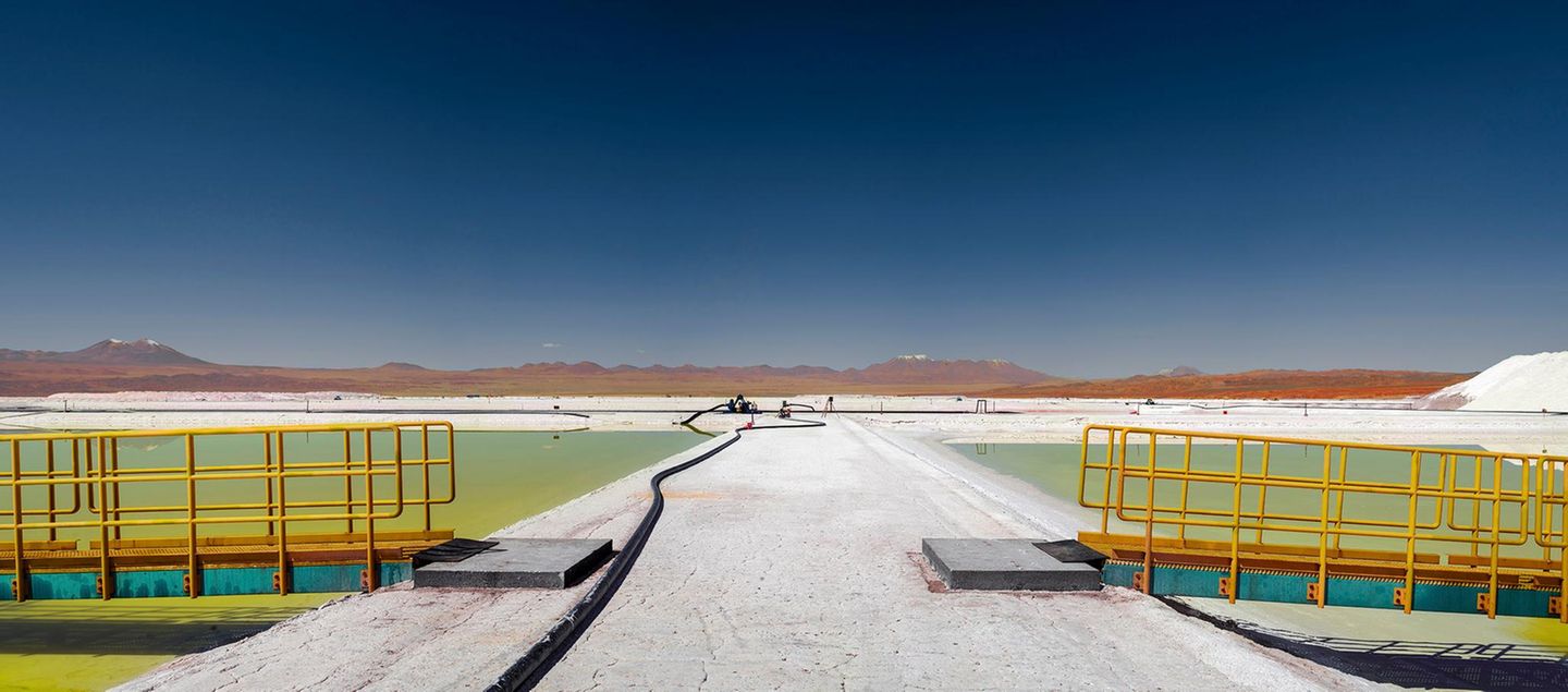 Verdunstungsbecken in der Atacama-Wüste