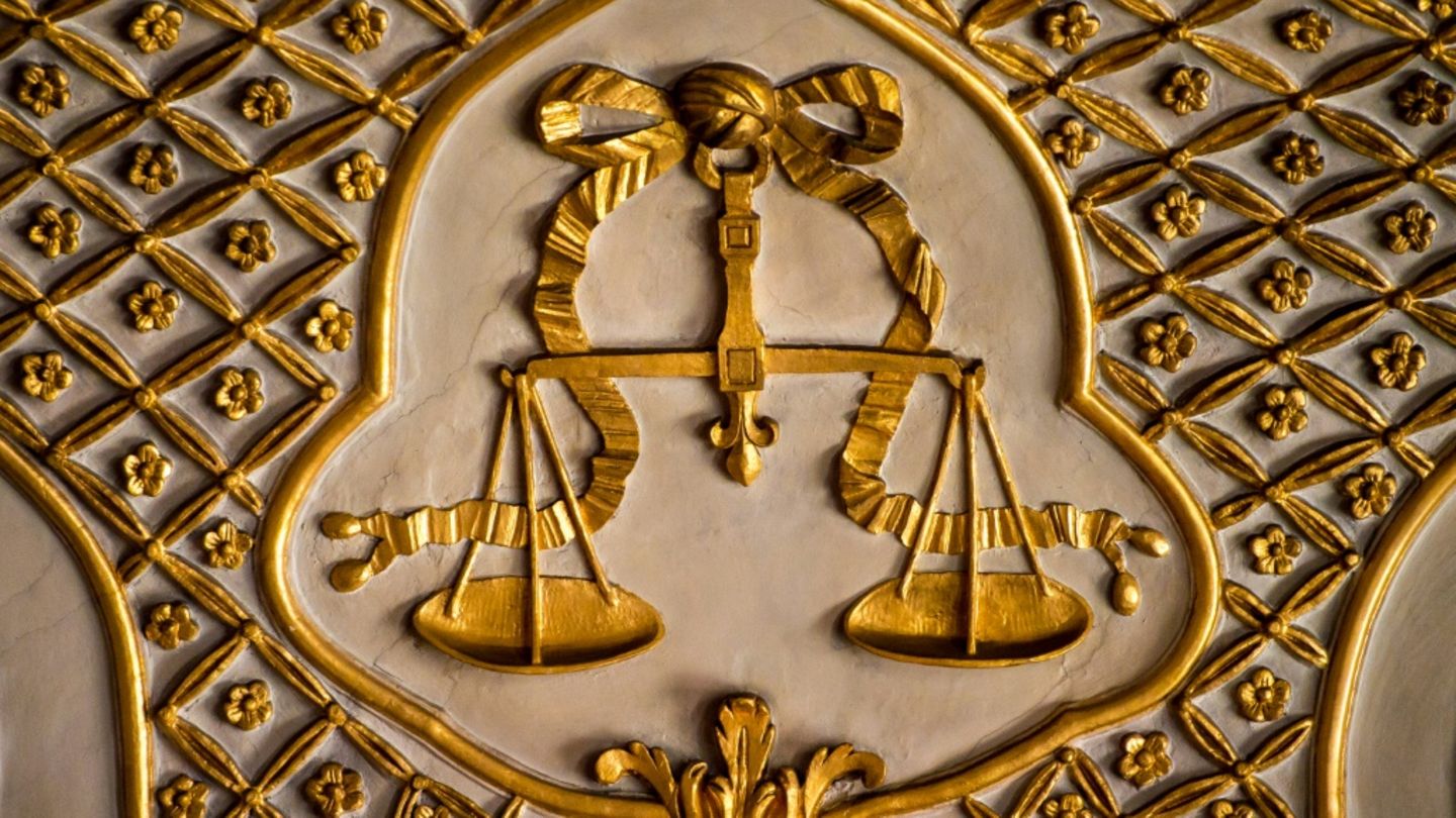 Ornament mit Waage