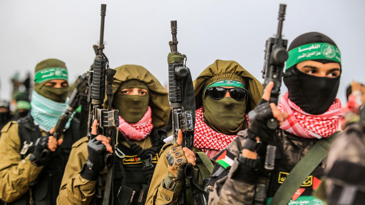 Hamas threatens Israel in new fights with the killing of hostages