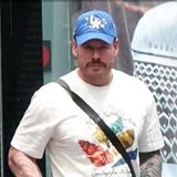 Der ehemalige olympische Snowboarder und kanadische Staatsbürger Ryan Wedding, 43, ist laut FBI auch unter den Pseudonymen "El Jefe", "Giant", "Public Enemy", "James Conrad King" und "Jesse King" bekannt. Er wurde in Thunder Bay, Kanada, geboren und startete bei den Olympischen Winterspielen in Salt Lake City 2002 im Snowboard-Riesenslalom.  Laut den US-Ermittlern leitet er inzwischen ein Drogenhandel-Netzwerk, das routinemäßig hunderte Kilogramm Kokain von Kolumbien über Mexiko und Südkalifornien nach Kanada und an andere Orte in den Vereinigten Staaten liefert   