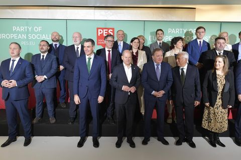Ein Gruppenfoto auf dem EU-Gipfel zur Ukraine in Brüssel