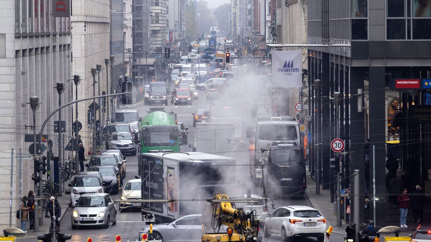 Verkehr: Weniger Autos in Berlin und Hamburg gemeldet