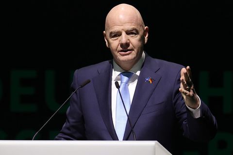 Fifa-Boss Gianni Infantino will den Vorschlag prüfen lassen, beim WM-Turnier 2030 64 Mannschaften spielen zu lassen