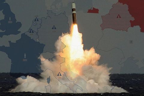 Atomwaffen in Europa auf einer Karte mit Symbolbild Rakete