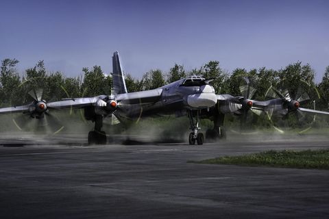 Die Tu-95 nutzt vier Turbopropmotoren mit je zwei Rotoren