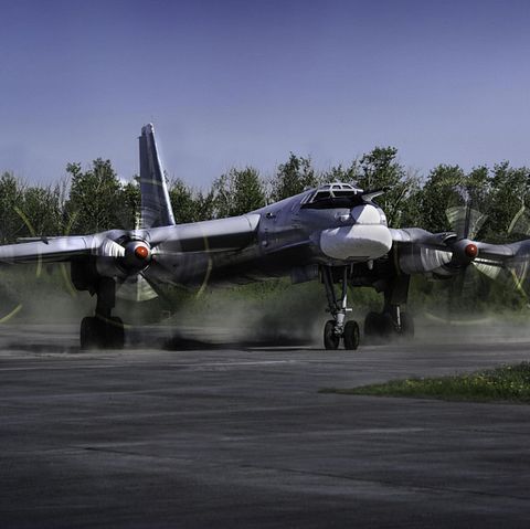 Die Tu-95 nutzt vier Turbopropmotoren mit je zwei Rotoren