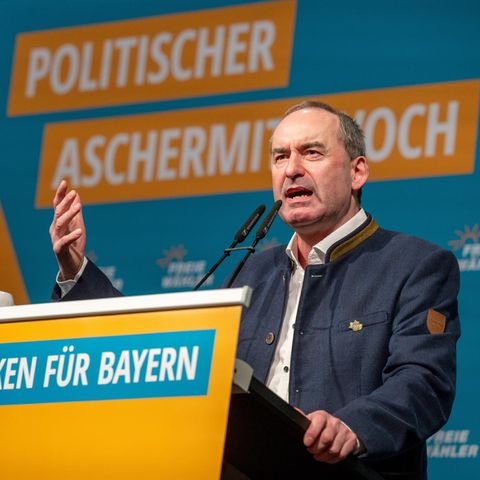 Wütend: In seiner Rede am Politischen Aschermittwoch kritisiert Hubert Aiwanger das geplante Finanzpaket