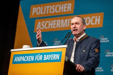 Wütend: In seiner Rede am Politischen Aschermittwoch kritisiert Hubert Aiwanger das geplante Finanzpaket