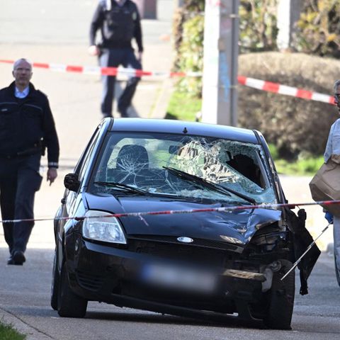 Das demolierte Auto nach der Todesfahrt von Mannheim