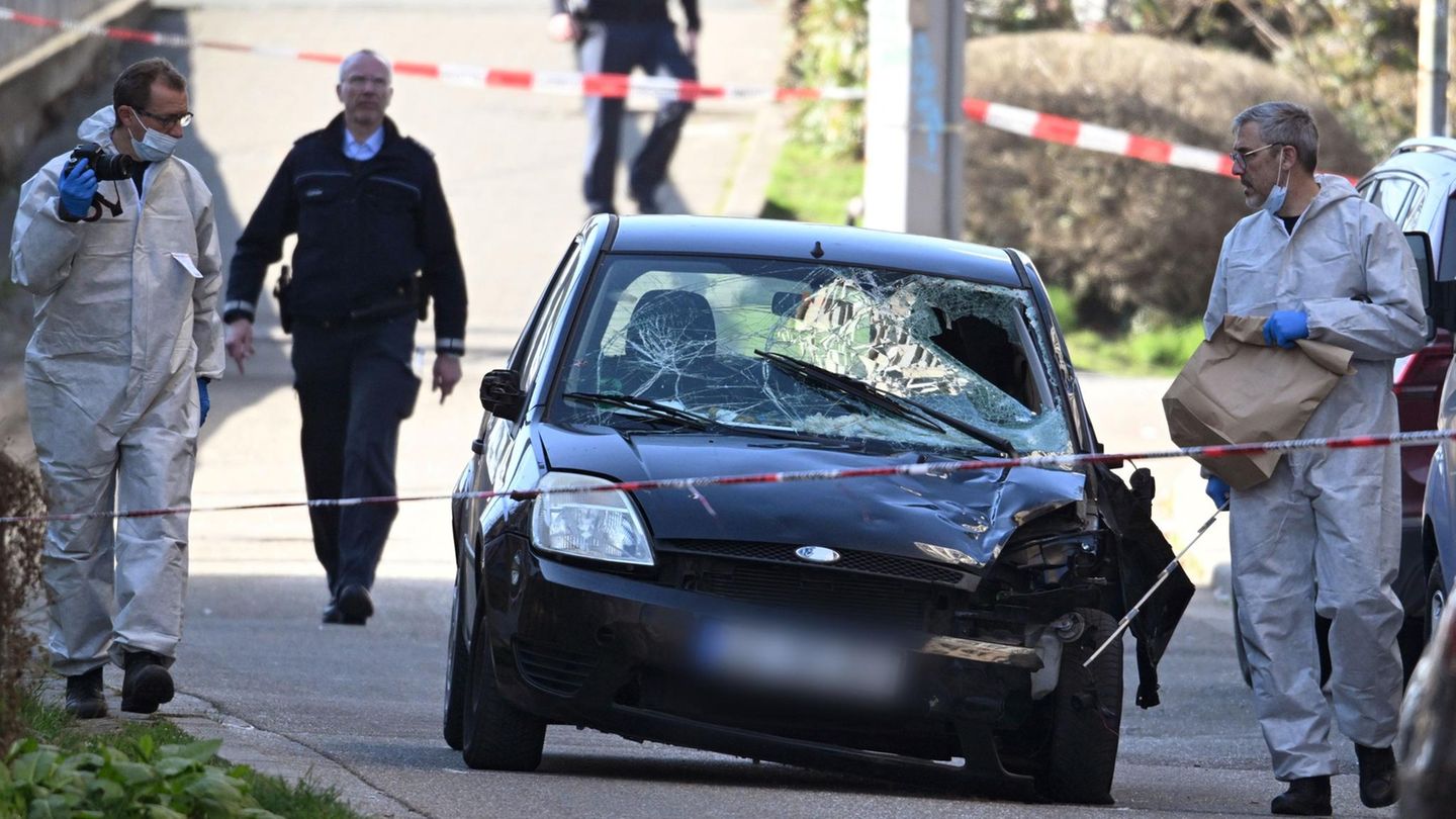 Das demolierte Auto nach der Todesfahrt von Mannheim