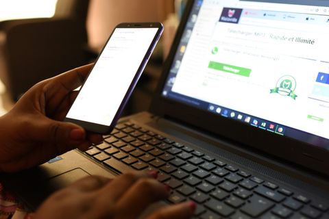 Arbeit an digitalen Geräten