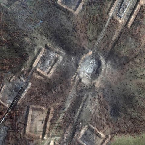 Ein Satellitenbild von Maxar zeigt ein Munitionslager in Russland nach einer Explosion
