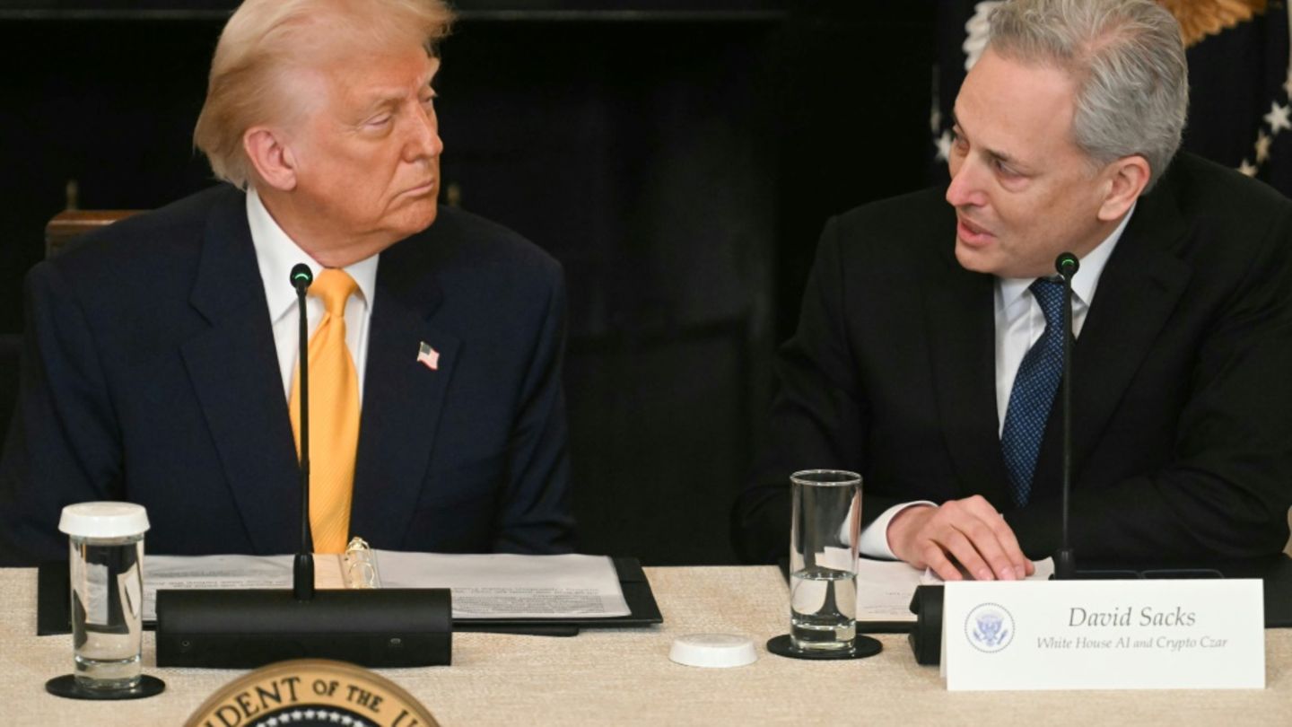 Donald Trump und David Sacks (r.)