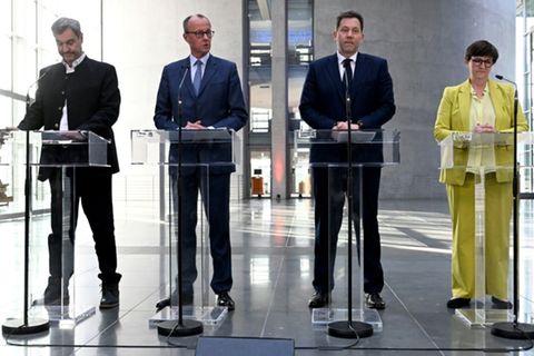 Von links: Söder, Merz, Klingbeil und Esken