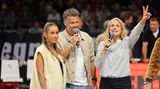 Vip News: Annemarie Carpendale und Barbara Schöneberger knutschen bei Basketballspiel