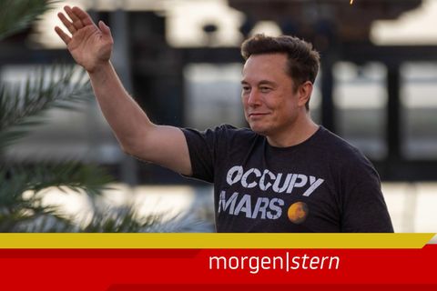 Elon Musk mit einem "Occupy Mars"-Shirt