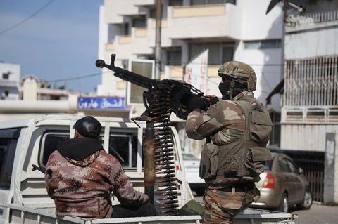 Mitglieder der Sicherheitskräfte Syriens im Einsatz in der Region Latakia