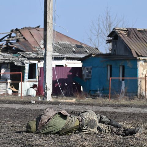 Russia-Ukraine War: A dead on a street