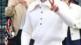 Adrian Brody in Weiß bei der Show von Lacoste