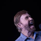 Wenn Chuck Norris dividiert, bleibt kein Rest!    (Der Schauspieler 2018 bei einem Charity-Event. Er engagiert sich unter anderem für Aufklärung über Drogenmissbrauch an Schulen)