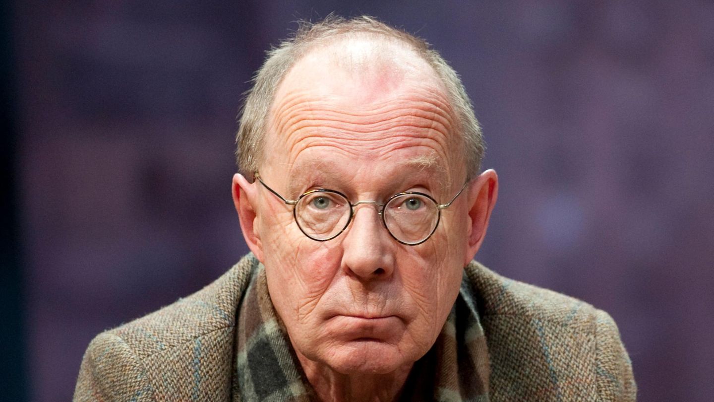 Hans-Peter Korff auf der Bühne des Schlossparktheaters in Berlin im Jahr 2010