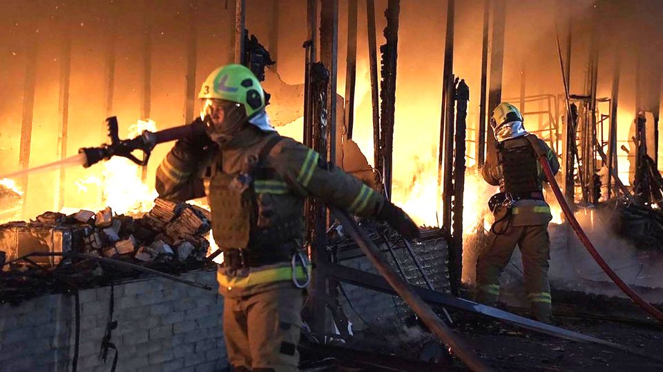 "Sie verbrannten lebendig": Ukrainischer Feuerwehrmann über den Kriegshorror "Sie verbrannten lebendig": Ukrainischer Feuerwehrmann über den Kriegshorror