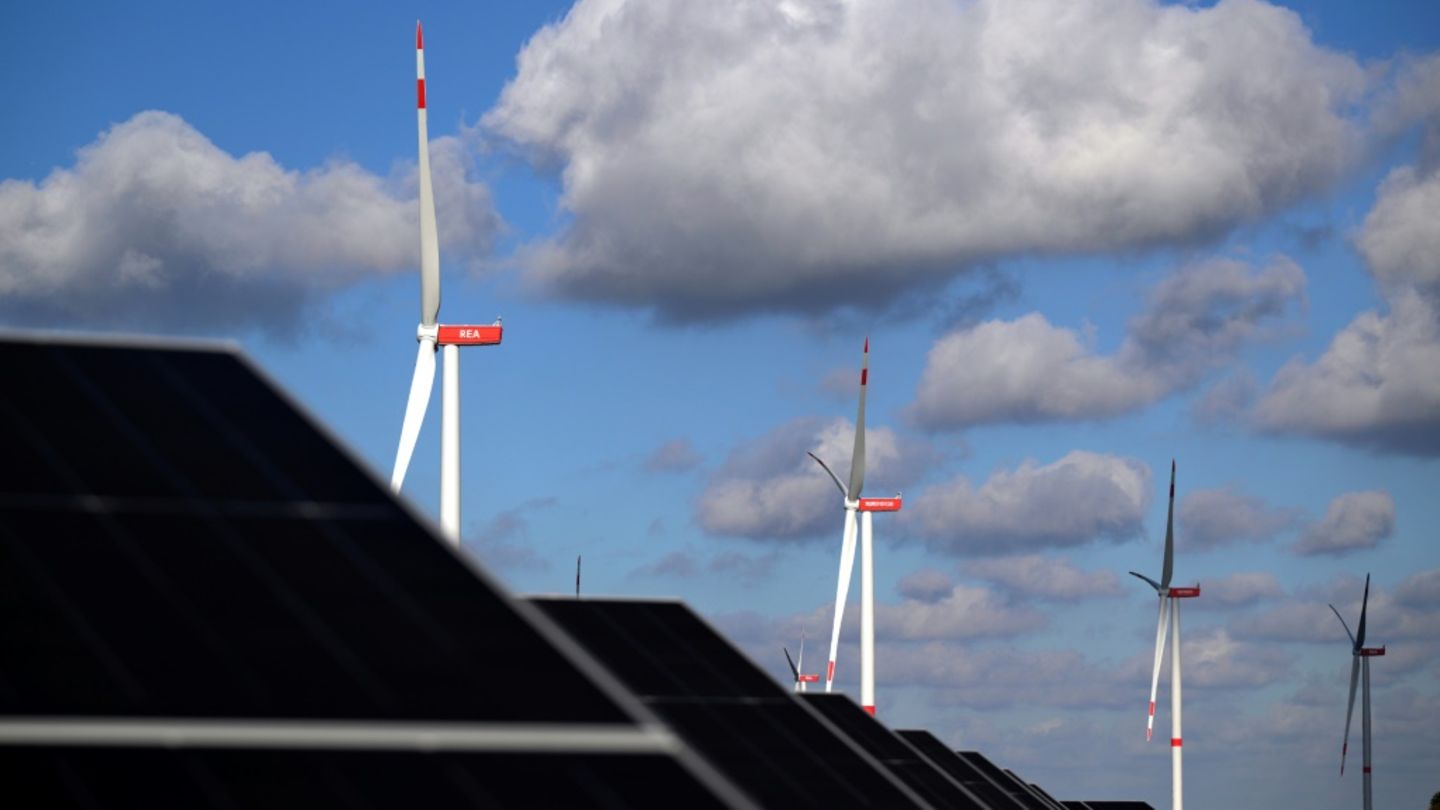 Solar- und Windkraftanlagen in Erftstadt