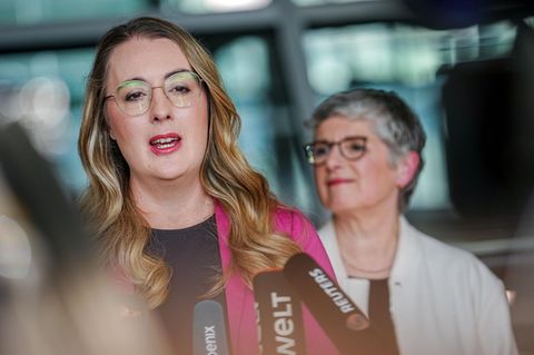 Schuldenpaket: Die grüne Fraktionsspitze saget vorerst Nein