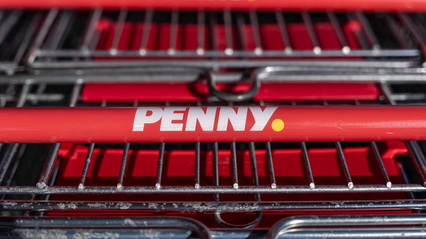 Penny Markt Rückruf Obst Symbolbild Penny Markt Rückruf Obst Symbolbild: Einkaufswagen mit Logo von Penny Markt