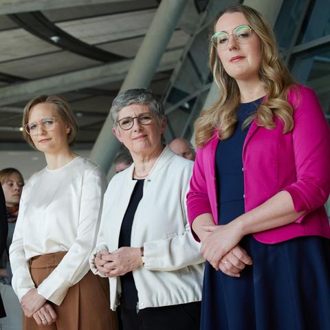 Felix Banaszak (l-r), Franziska Brantner, Britta Haßelmann und Katharina Dröge von dem Bündnis 90/Die Grünen geben eine Pressekonferenz auf der Fraktionsebene des Bundestags